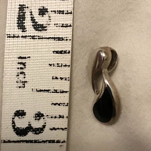 Sterling Silver with Black Enamel Pendant - 925 stamped - Picture 3 of 3